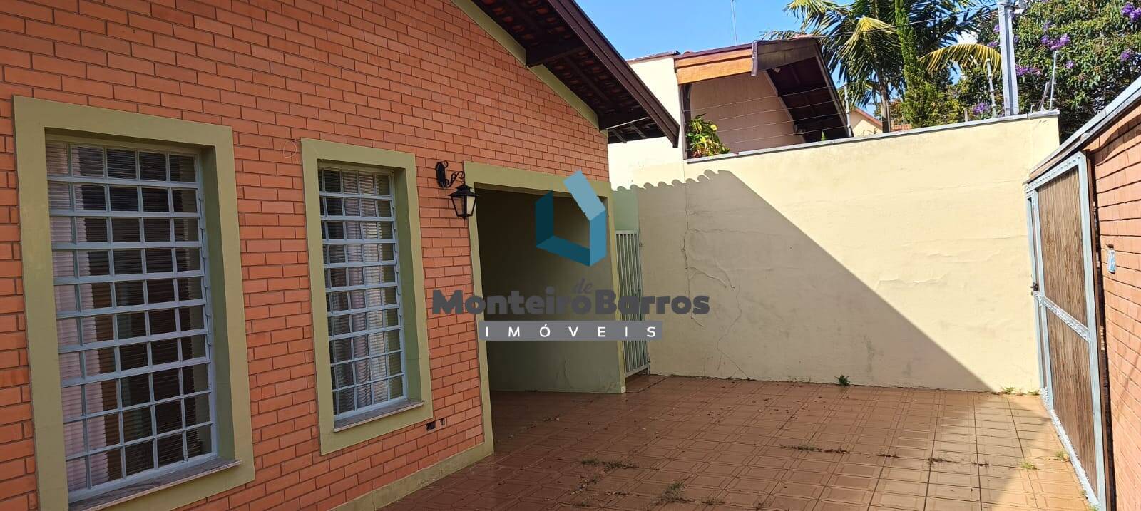 Casa à venda com 3 quartos, 300m² - Foto 1