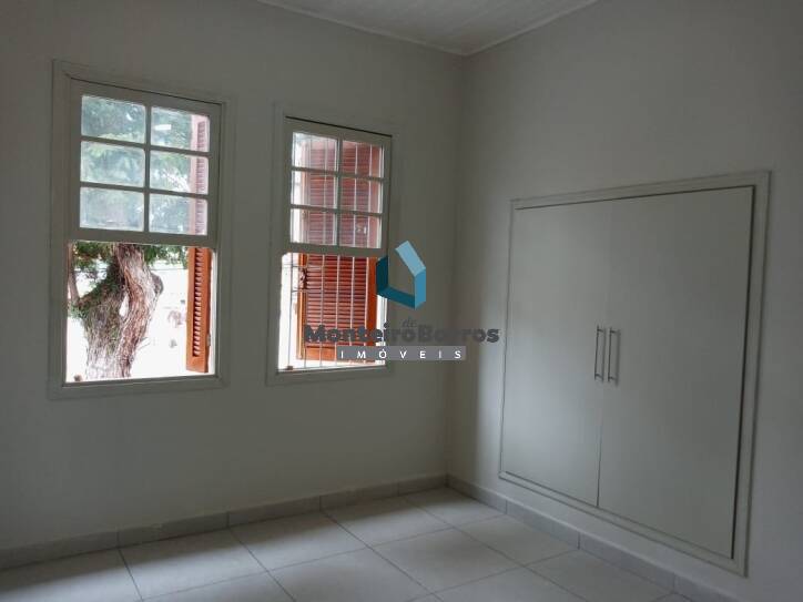 Casa para alugar com 4 quartos, 200m² - Foto 12