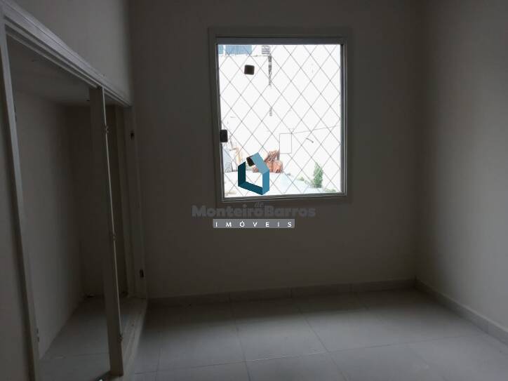 Casa para alugar com 4 quartos, 200m² - Foto 13