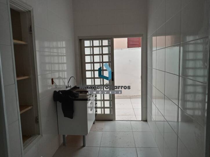 Casa para alugar com 4 quartos, 200m² - Foto 14