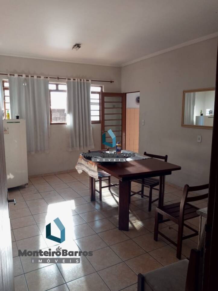 Casa à venda com 4 quartos, 200m² - Foto 2