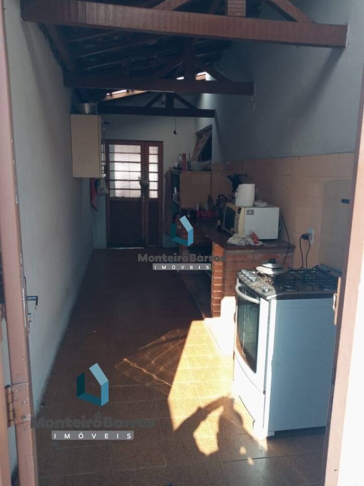 Casa à venda com 4 quartos, 200m² - Foto 17