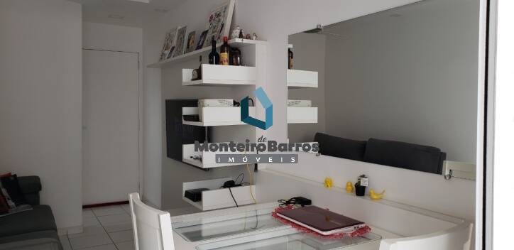 Apartamento à venda com 2 quartos, 70m² - Foto 2