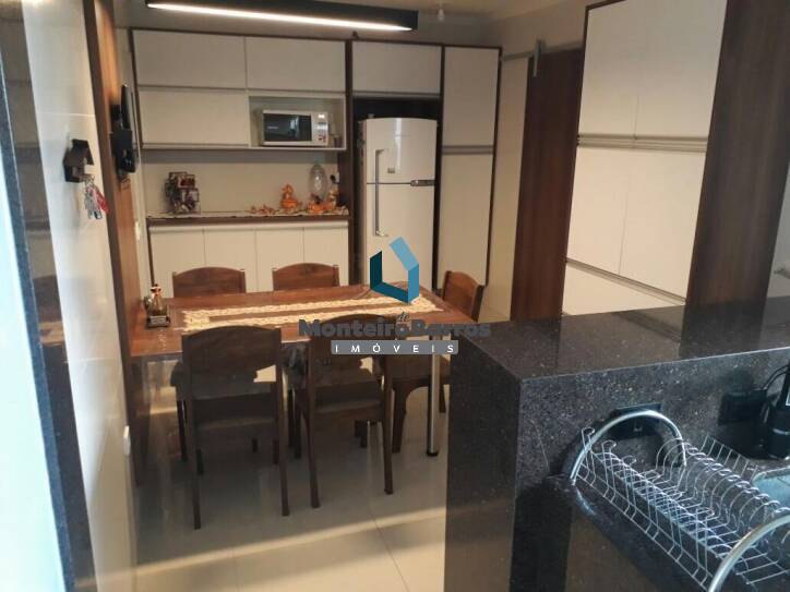 Casa à venda com 3 quartos, 120m² - Foto 1