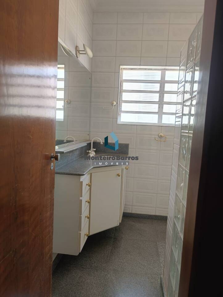 Prédio Inteiro para alugar com 4 quartos, 380m² - Foto 2