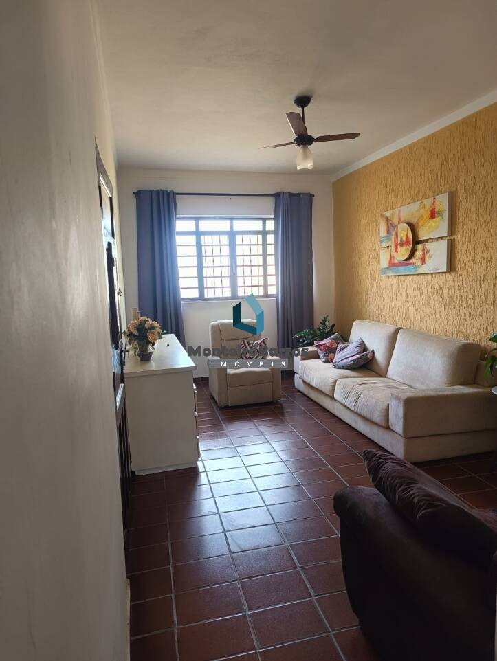 Casa à venda com 3 quartos, 142m² - Foto 1