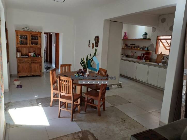 Casa à venda com 4 quartos, 240m² - Foto 3