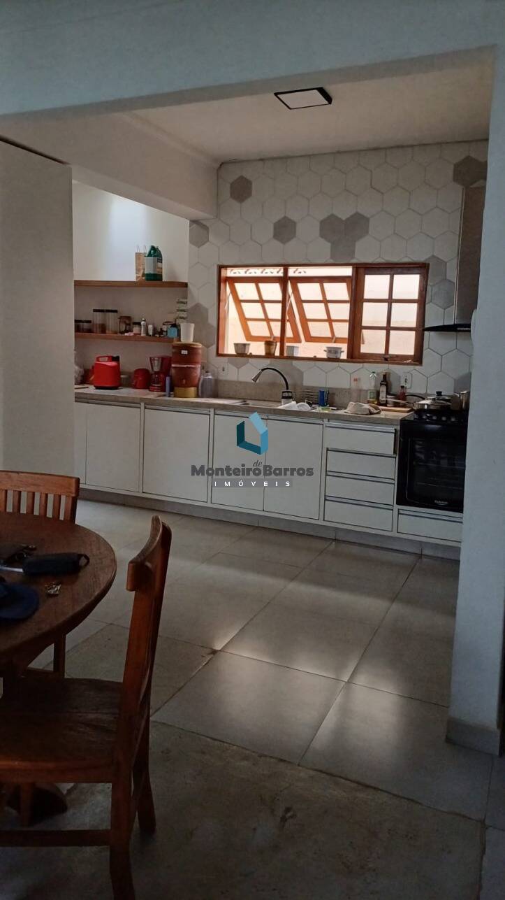 Casa à venda com 4 quartos, 240m² - Foto 5