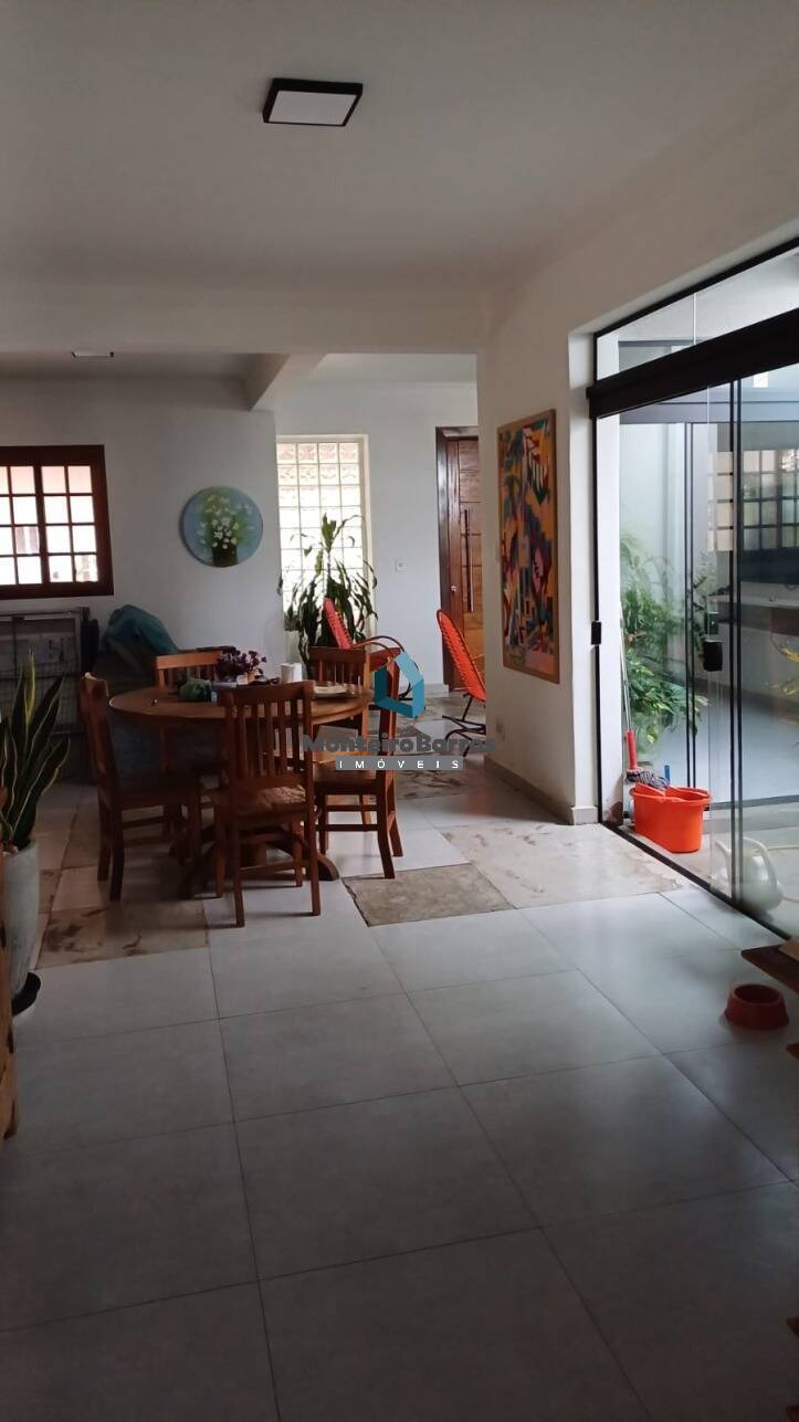 Casa à venda com 4 quartos, 240m² - Foto 13